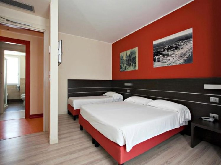 TRIPLE STANDARD Room