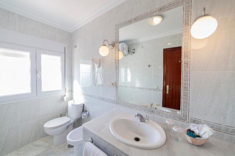 SINGLE STANDARD Room