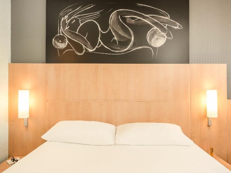 DOUBLE WITH DOUBLE BED Room
