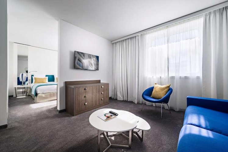 JUNIOR SUITE QUEEN SIZE BED Room