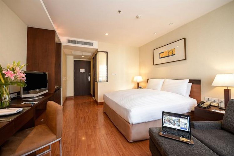 TRIPLE DELUXE KING BED Room