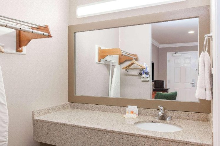 Days Inn by Wyndham San Francisco South