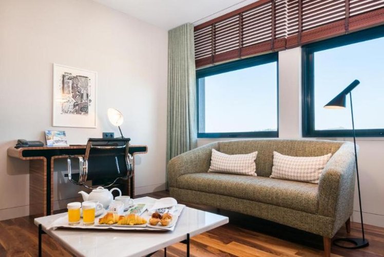 SUITE PREMIUM KING BED Room