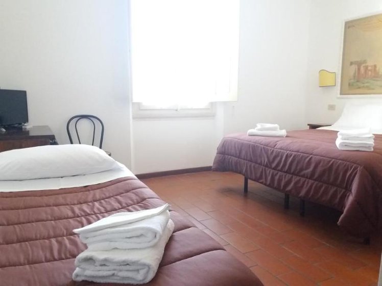 TRIPLE STANDARD Room