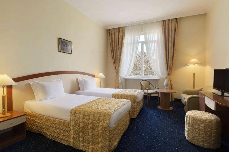 TWIN TWO BEDS Room