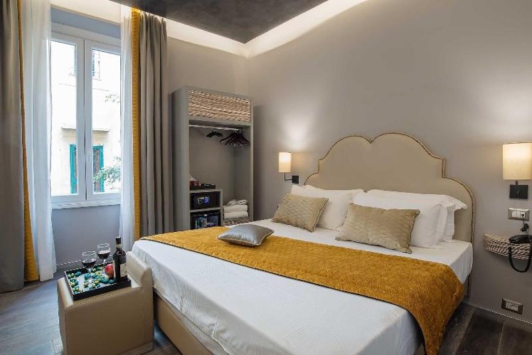 DOUBLE SUPERIOR QUEEN BED Room