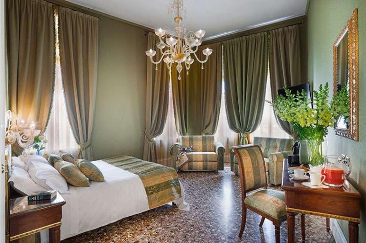 SUITE CANAL VIEW Room
