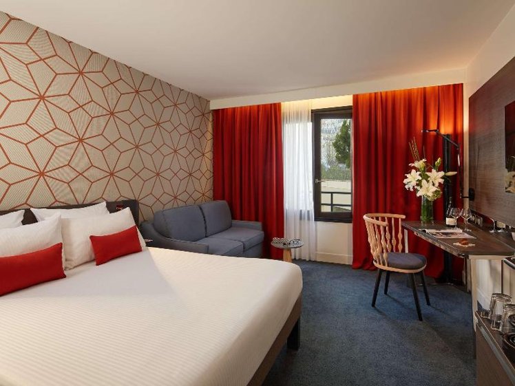 DOUBLE EXECUTIVE KING BED Room