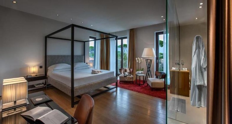 DOUBLE KING SIZE BED Room