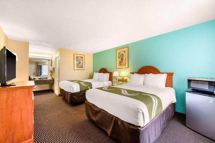 DOUBLE TWO QUEEN BEDS Room