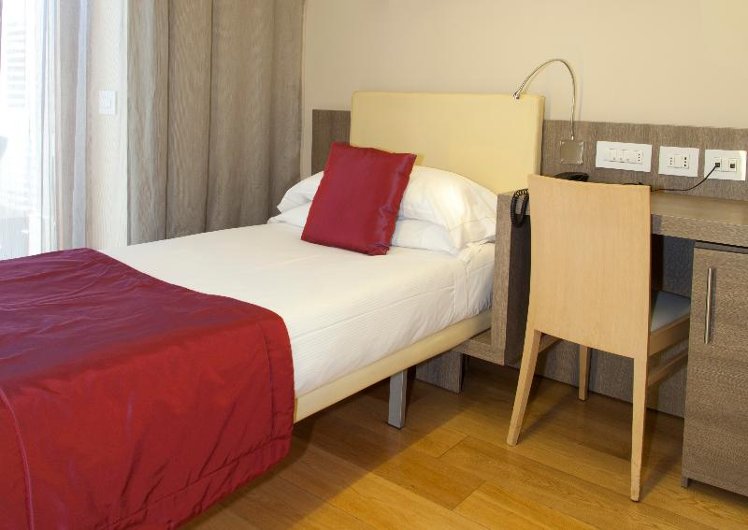 SINGLE STANDARD Room
