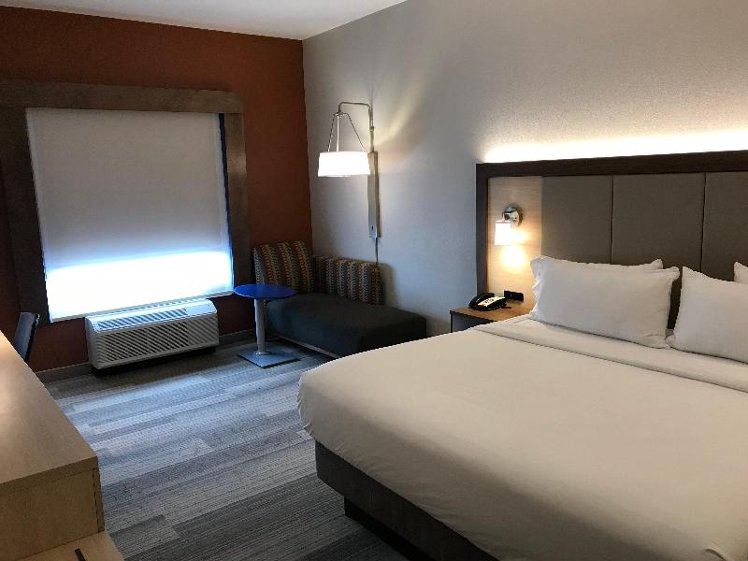 Holiday Inn Express and Suites Orlando South Daven