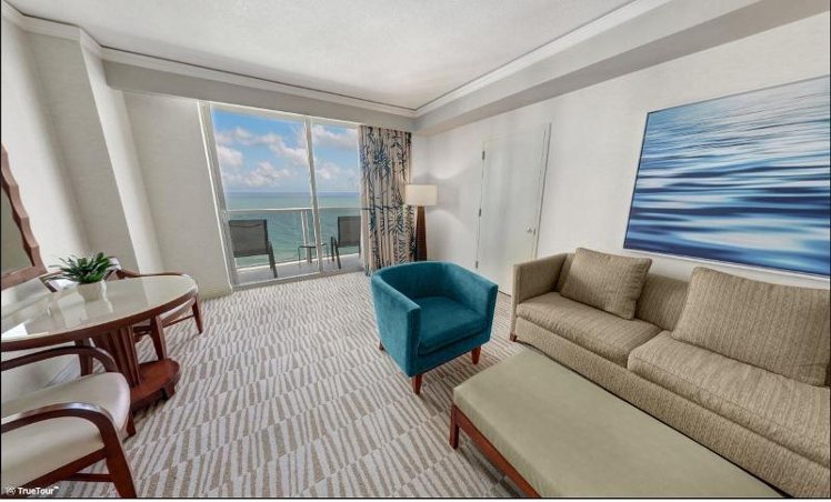 JUNIOR SUITE OCEAN VIEW KING BED Room