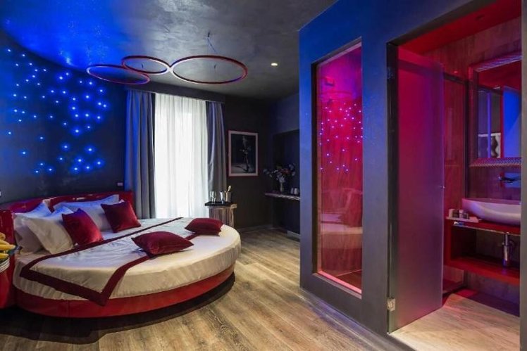 DOUBLE DELUXE QUEEN BED Room