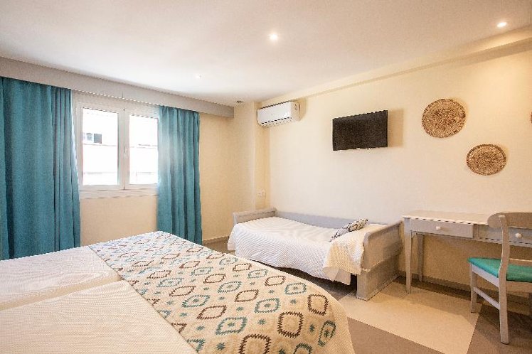 TRIPLE STANDARD Room
