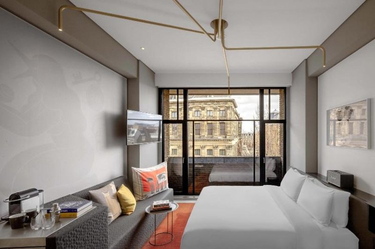 DOUBLE KING SIZE BED Room