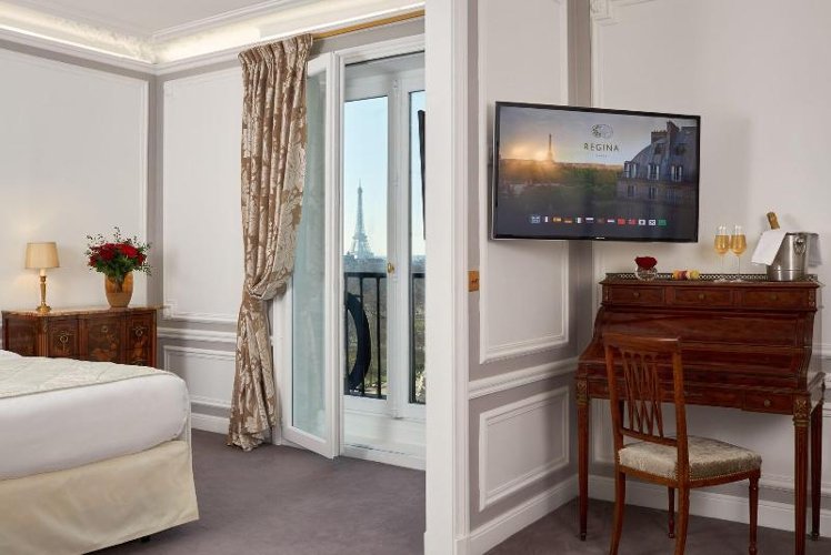 SUITE KING SIZE BED Room