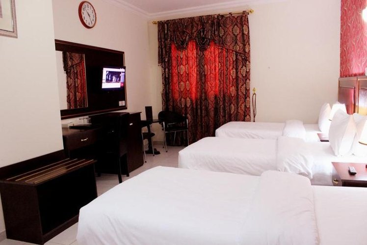 TRIPLE STANDARD Room