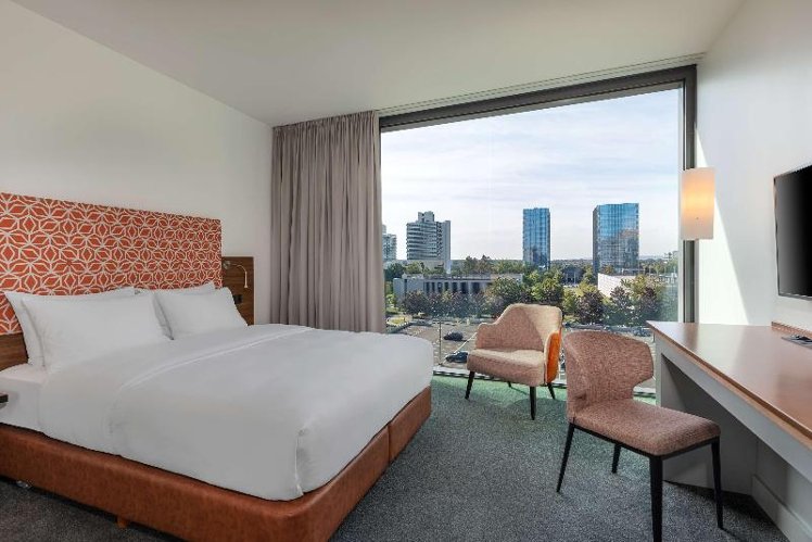 DOUBLE DELUXE QUEEN BED Room