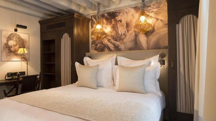 DOUBLE STANDARD Room