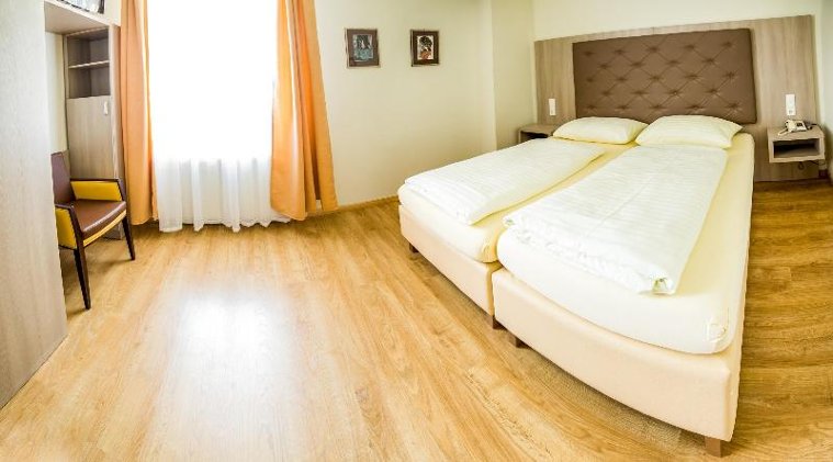 QUADRUPLE STANDARD Room