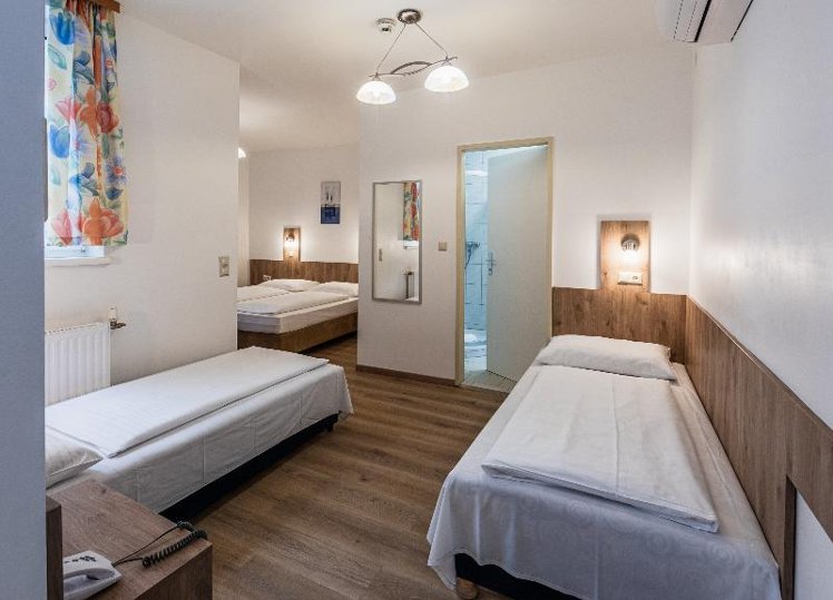 QUADRUPLE STANDARD Room