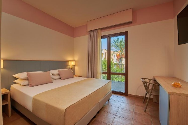 TRIPLE CLASSIC WITH BALCONY Room