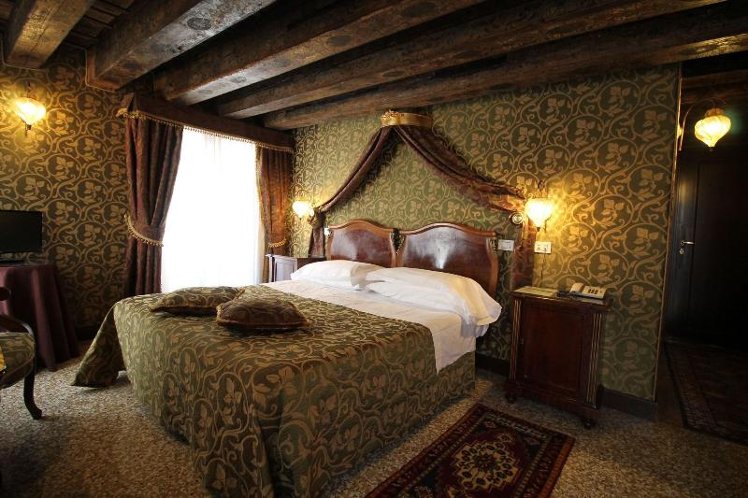 TWIN CLASSIC Room