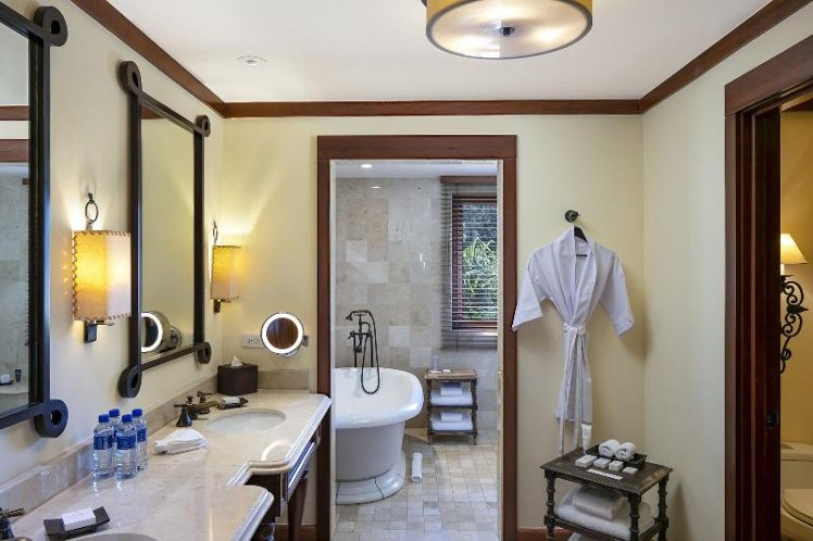 SUITE OCEAN VIEW KING BED Room