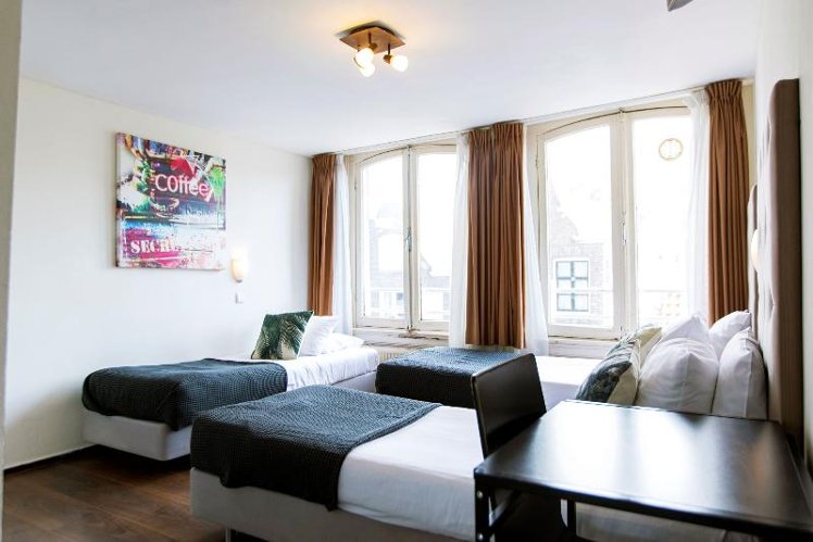 TRIPLE STANDARD Room