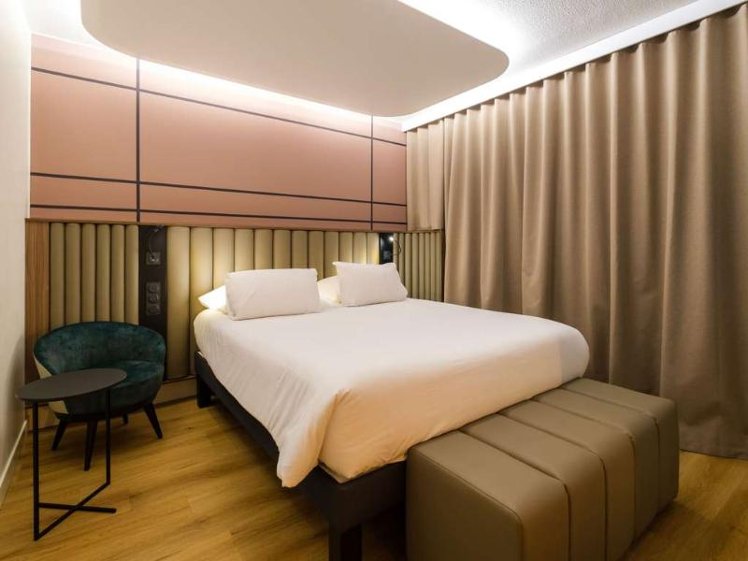 DOUBLE WITH DOUBLE BED Room