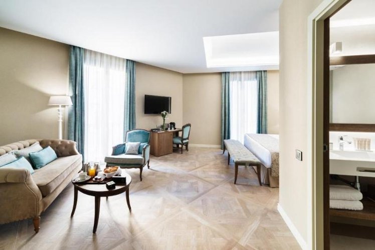 TRIPLE PREMIUM Room