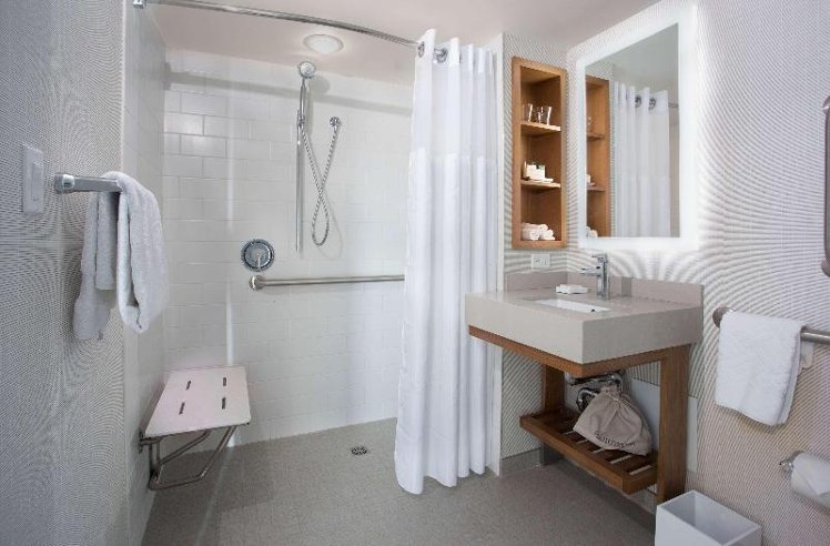 SUITE Accessible Presidential Room