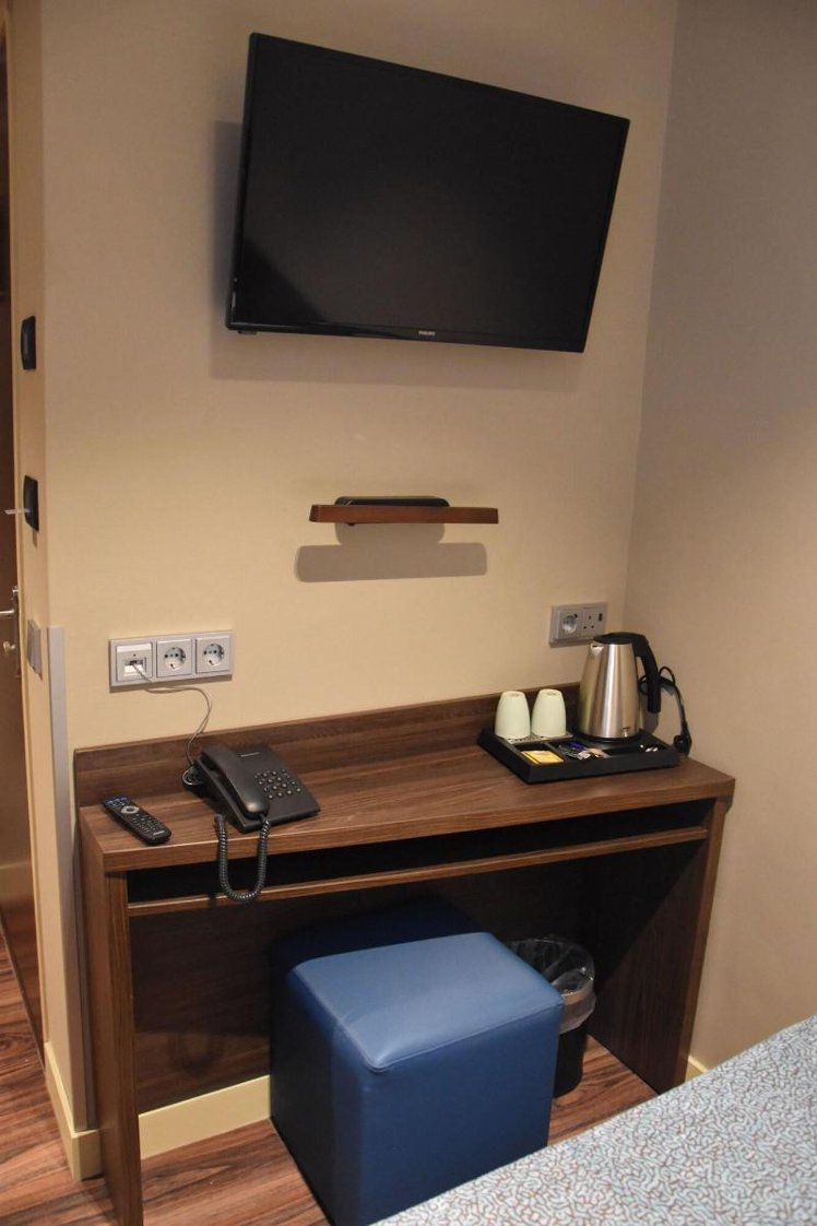 SINGLE WITH DOUBLE BED Room