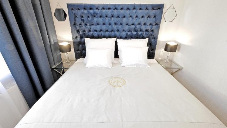 DOUBLE STANDARD Room