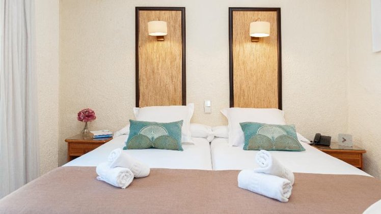 DOUBLE SINGLE USE STANDARD Room