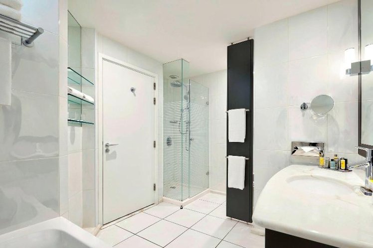 DOUBLE EXECUTIVE KING BED Room