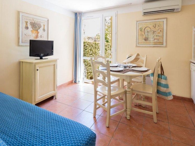 STUDIO ECONOMY Room