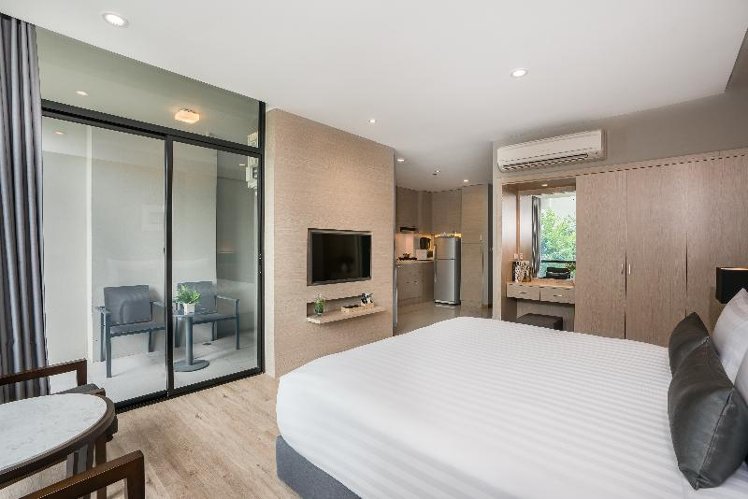 DOUBLE DELUXE POOL VIEW Room