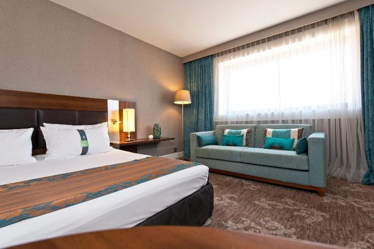 DOUBLE KING SIZE BED Room