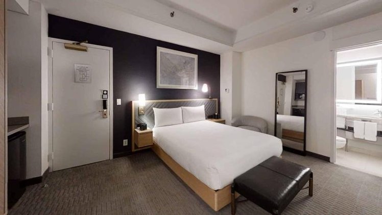 DOUBLE SUPERIOR QUEEN BED Room