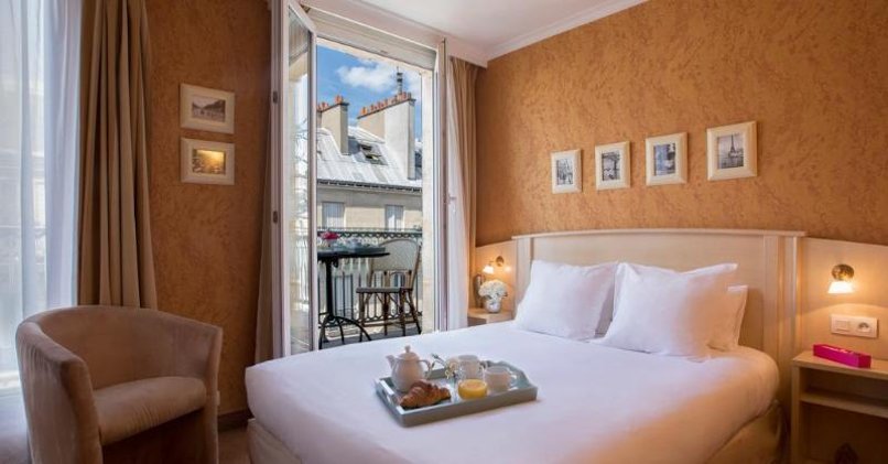 DOUBLE DELUXE WITH BALCONY Room