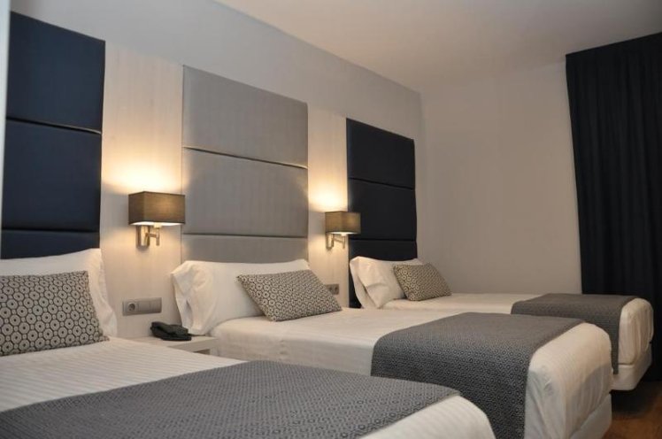 TRIPLE STANDARD Room