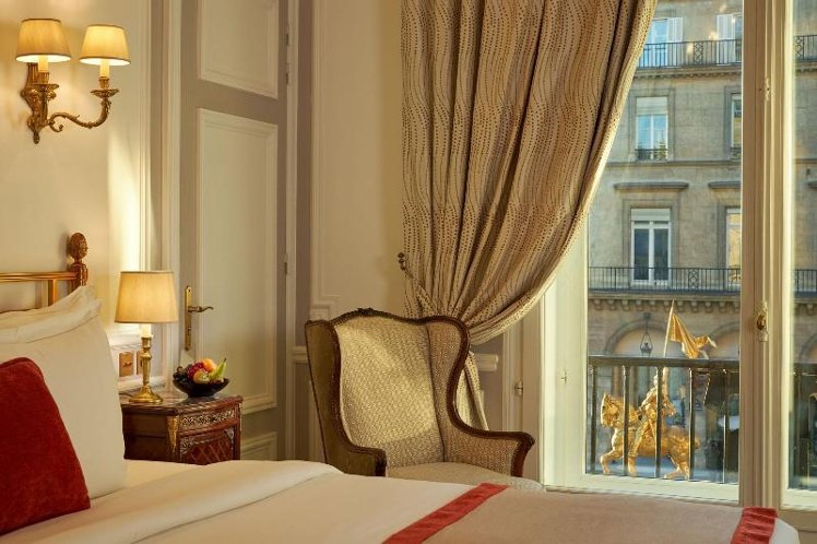 SUITE KING SIZE BED Room