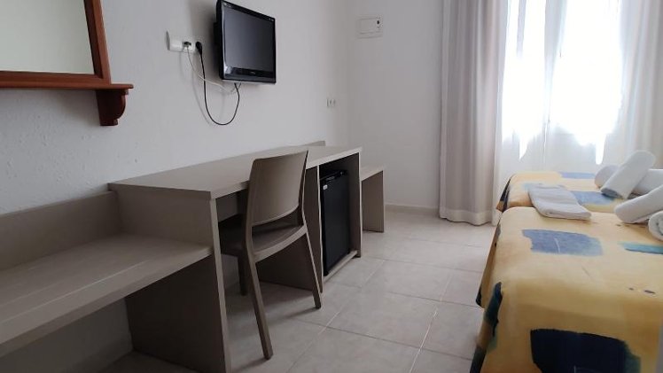 DOUBLE SINGLE USE STANDARD Room