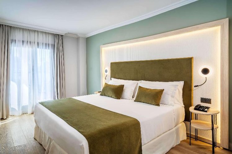 Double or Twin DELUXE Room