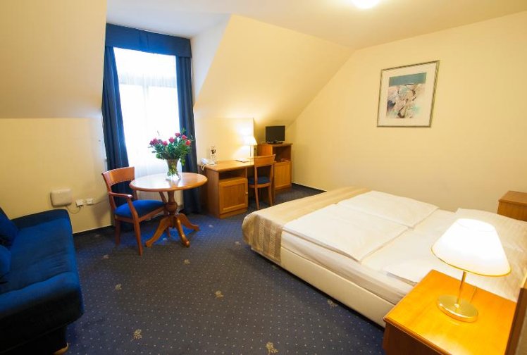 TRIPLE STANDARD Room