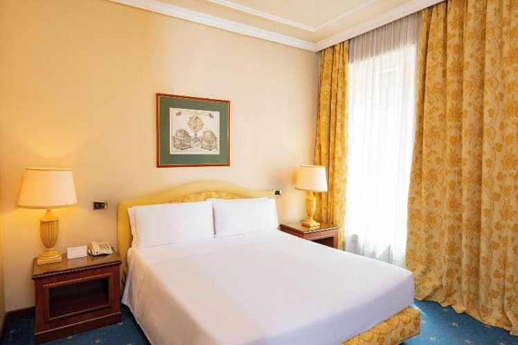 DOUBLE CLASSIC KING BED Room