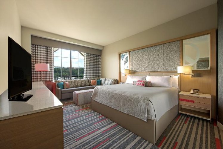 TRIPLE DELUXE KING BED Room
