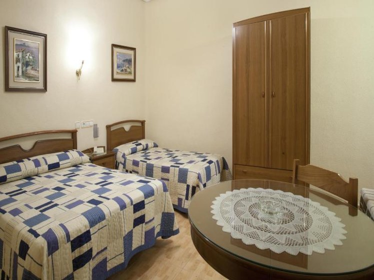 TRIPLE STANDARD Room